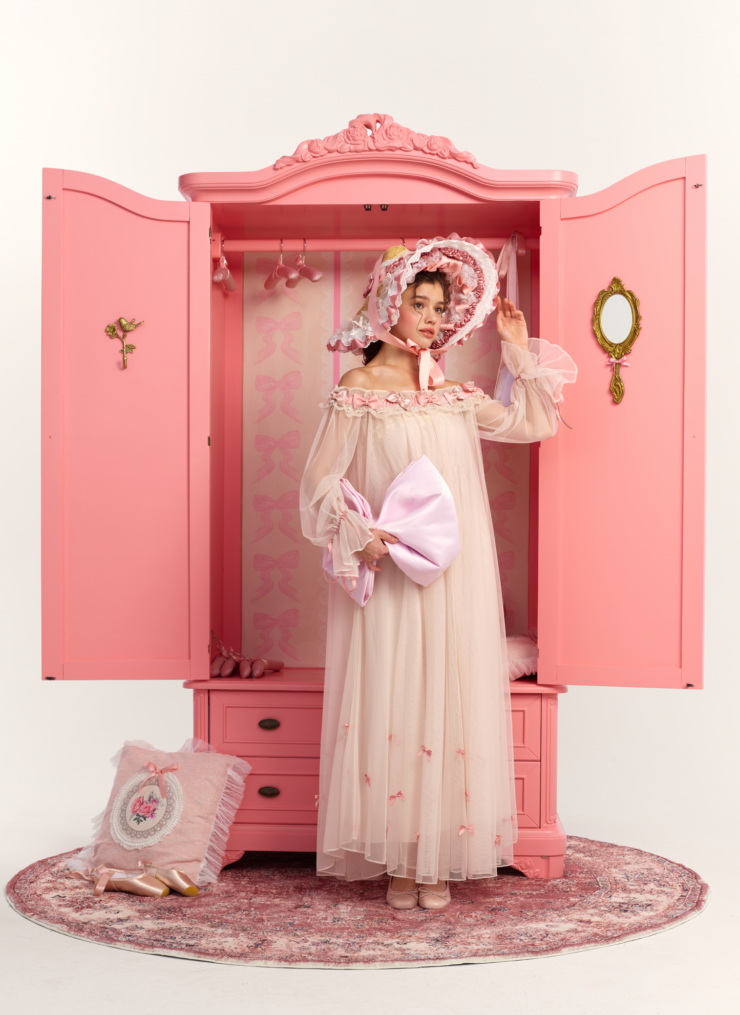 Concerto with bow pink smock