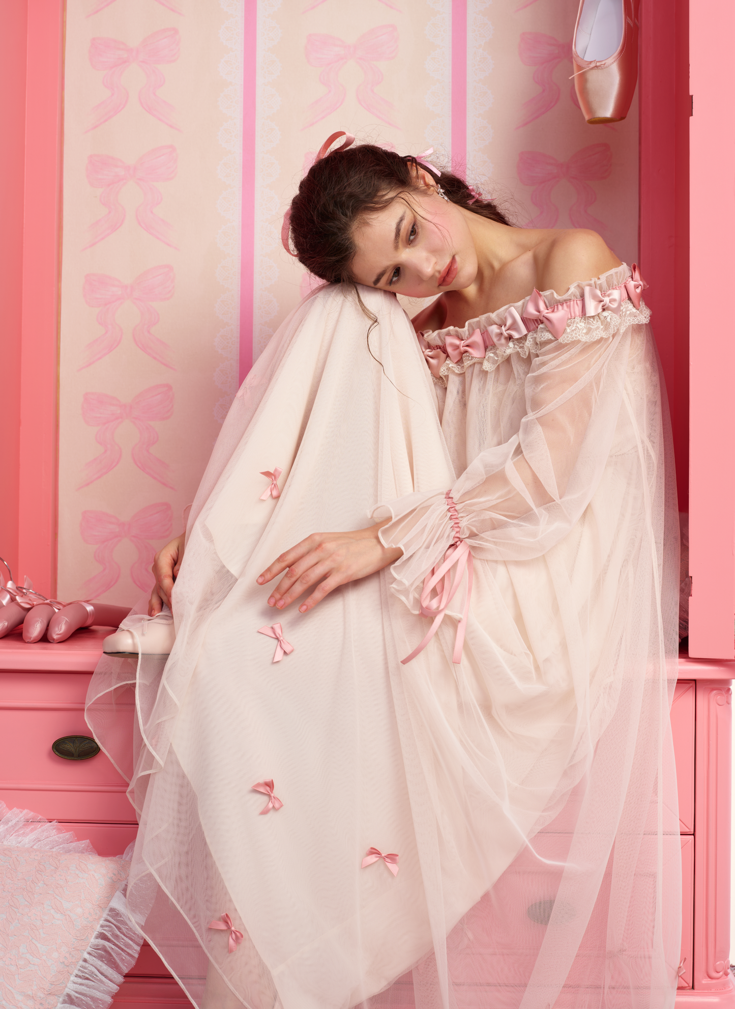 Concerto with bow pink smock